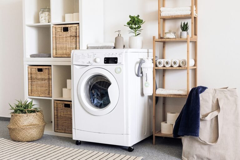 Got Smelly Laundry? Time to Clean That Washing Machine